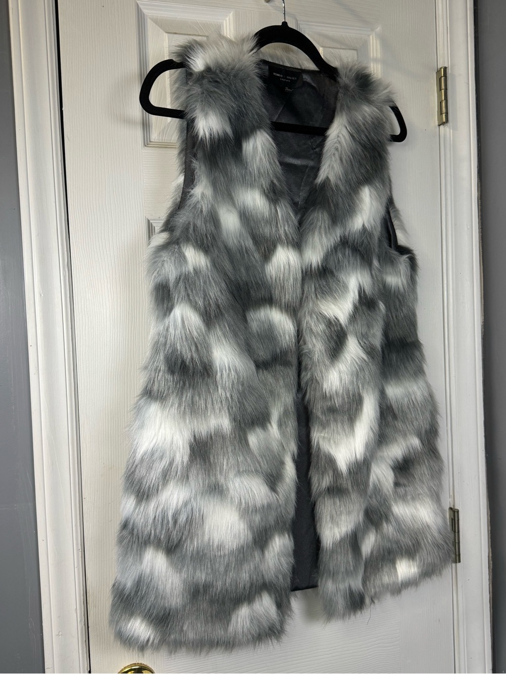 Romeo + Juliet Couture Grey White Patchwork Faux Fur Long Vest M